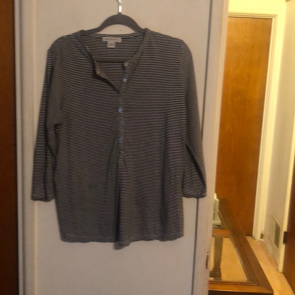 Women preowned Black & White striped Top Size XL